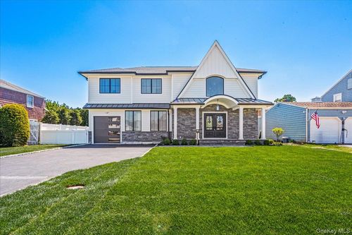 172A Harvard St, Westbury, NY, 11590-2906 | Card Image