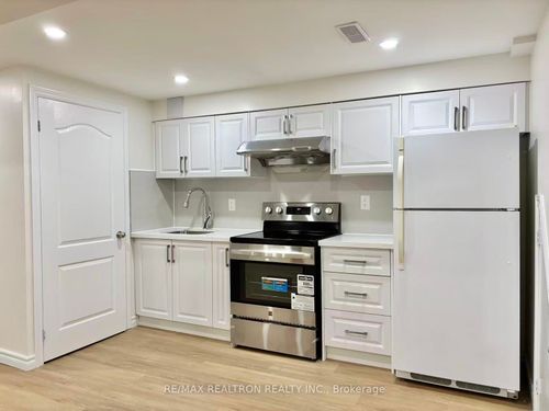 2 Madsen Cres, Unionville, ON, L3R4P3 | Card Image