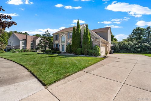 316 Queen Anne Dr, Canton, MI, 48187-4682 | Card Image