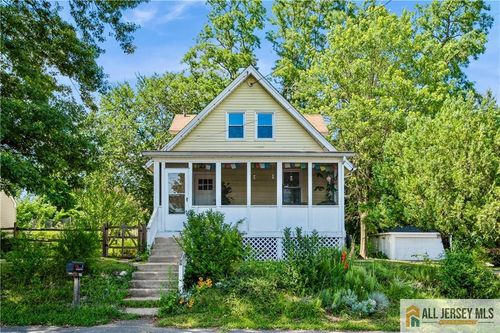 4 Woodrow St, Middlesex, NJ, 08846-1460 | Card Image