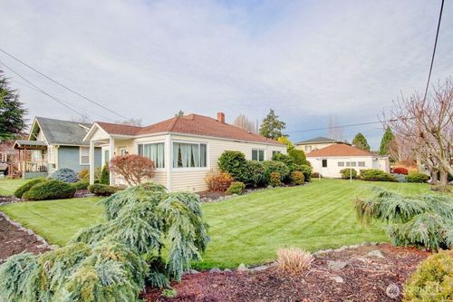 1102 17th St, Anacortes, WA, 98221-2357 | Card Image