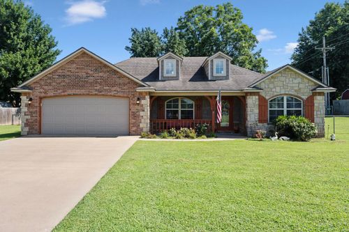 608 E 7th St, Grove, OK, 74344-7126 | Card Image