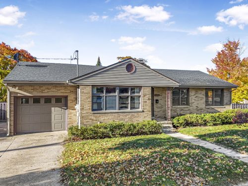 315 N Simon St, Cadillac, MI, 49601-1957 | Card Image