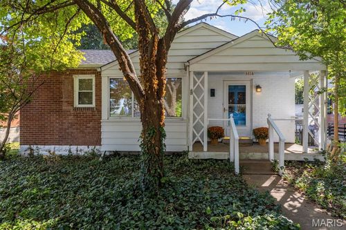 8614 Henrietta Ave, Saint Louis, MO, 63144-2411 | Card Image
