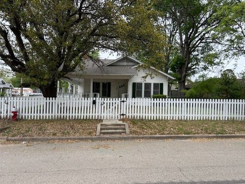 330 W Kilpatrick St, Mineola, TX, 75773-2031 | Card Image