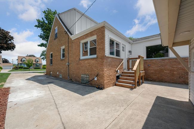 7810 N Neva Ave, House other with 4 bedrooms, 3 bathrooms and 1 parking in Niles IL | Image 48