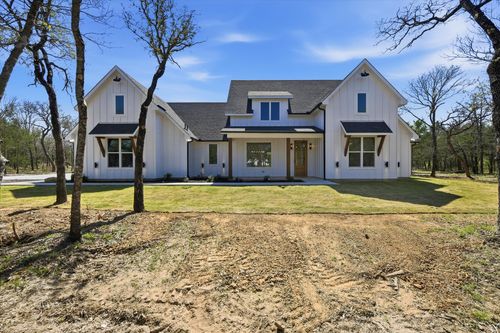 377 Oak Cove Ct, Sunset, TX, 76270-5430 | Card Image