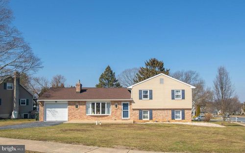 315 W Broad St, NEW HOLLAND, PA, 17557-1238 | Card Image