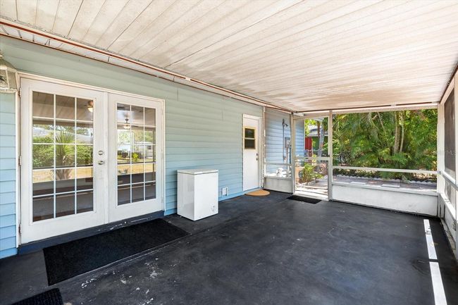 Large back patio | Image 35