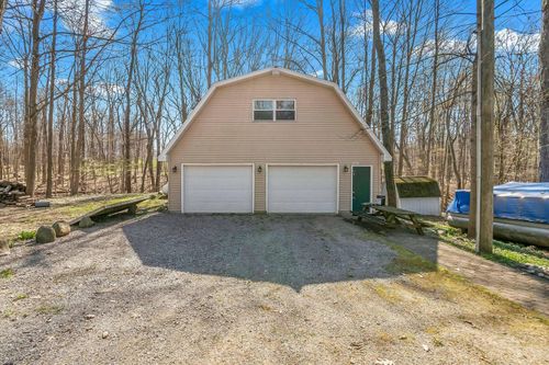 3549 Majestic Ct, Hillsdale, MI, 49242-9647 | Card Image