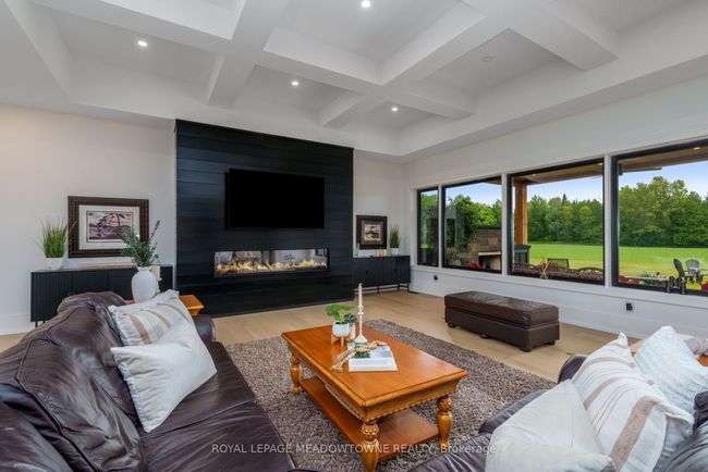 6089 First Line, House other with 7 bedrooms, 6 bathrooms and 20 parking in Orton ON | Image 4