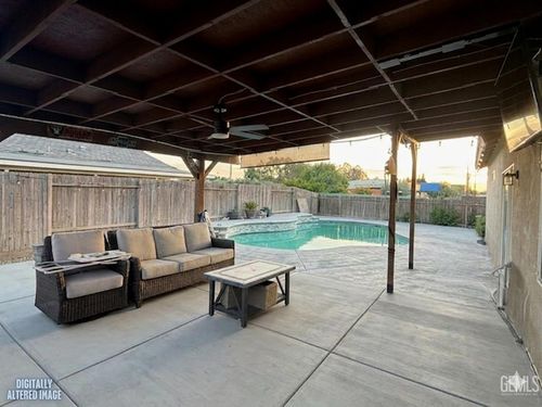 303 Vancluse Bay Dr, Bakersfield, CA, 93307-3912 | Card Image