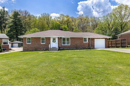 96 E Ridgewood Drive, Seven Hills, OH, 44131 | Card Image
