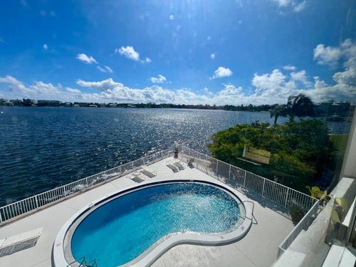 305-301 Croton Ave, Lantana, FL, 33462-2977 | Card Image
