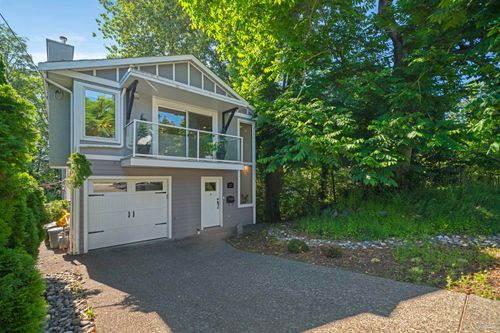 1911 Mahon Ave, North Vancouver, BC, V7M2T4 | Card Image