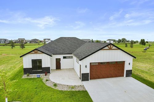 215 Emma Ct, Mapleton, ND, 58059-4000 | Card Image