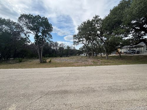517 Flatrock Dr, Canyon Lake, TX, 78133-4265 | Card Image