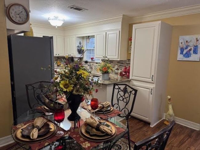 245 E Clover St, House other with 3 bedrooms, 2 bathrooms and 2 parking in Bridge City TX | Image 10