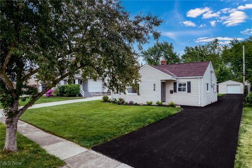 1539 Longwood Dr, Mayfield Heights, OH, 44124-3005 | Card Image