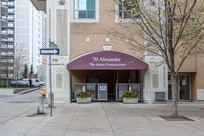 1007 - 70 Alexander St, Condo with 2 bedrooms, 2 bathrooms and 1 parking in Toronto ON | Image 2