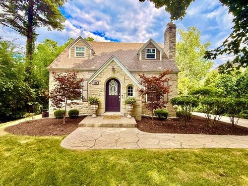 700 Elm Grove Road, Elm Grove, WI, 53122 | Card Image