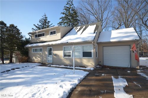 3095 Prior Drive, Cuyahoga Falls, OH, 44223 | Card Image