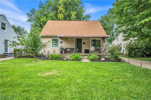 926 Warwick Dr, Sheffield Lake, OH, 44054-2036 | Card Image