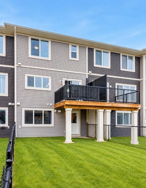 497 Hillcrest Rd Sw, Airdrie, AB, T4B4T8 | Card Image