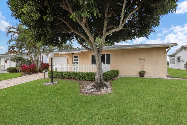 5141 Nicholas Dr, House other with 2 bedrooms, 2 bathrooms and null parking in West Palm Beach FL | Image 2