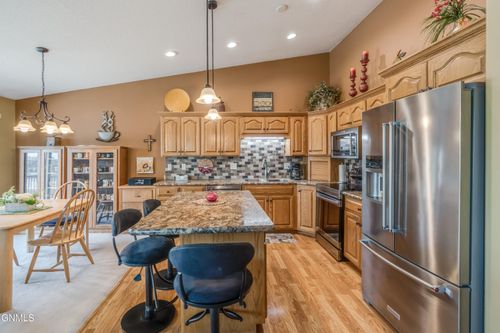 1076 Westwood St, Bismarck, ND, 58504-6273 | Card Image