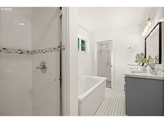 Owner's Suite Bathroom-Double Sinks | Image 17