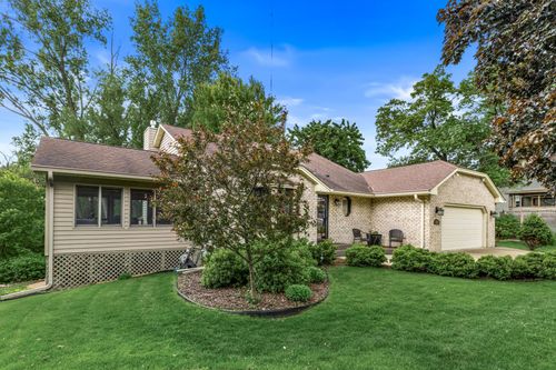 480 Suzanne Ave, Shoreview, MN, 55126-2340 | Card Image