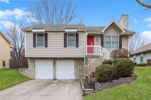 1224 Hendrix Dr, Lee's Summit, MO, 64086-3531 | Card Image