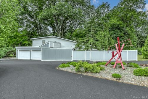 5 S Little Tor Rd, New City, NY, 10956-3423 | Card Image