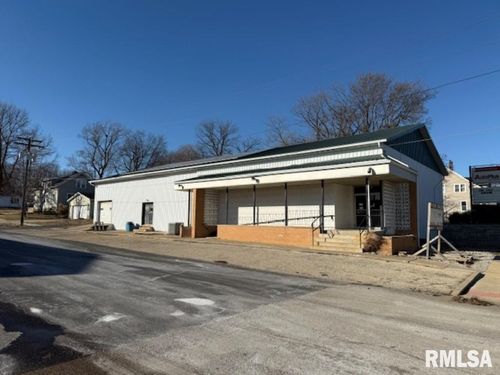 105 W Graham St, Eureka, IL, 61530-1014 | Card Image