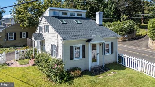 339 E Ashland St, DOYLESTOWN, PA, 18901-4624 | Card Image