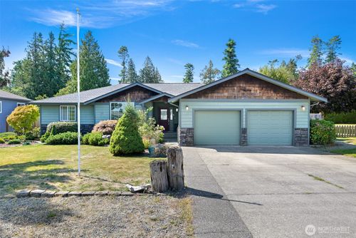 8165 Comox Rd, Blaine, WA, 98230-9550 | Card Image