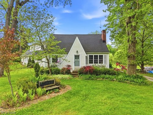 7429 Chagrin Rd, Chagrin Falls, OH, 44023-4434 | Card Image