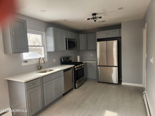 883 Roundtree Dr, Toms River, NJ, 08753-4352 | Card Image