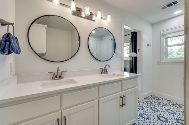 Gorgeous bath! | Image 6