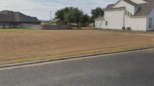 212 August Ave, Shiner, TX, 77984-6256 | Card Image