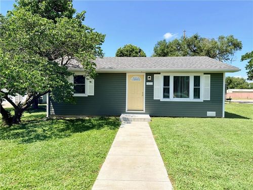 1402 W Walnut St, Nevada, MO, 64772-1966 | Card Image