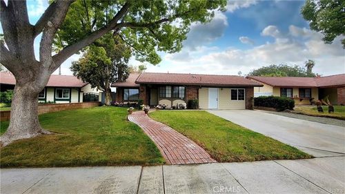 10671 Sagittarius Dr, Riverside, CA, 92503-6032 | Card Image