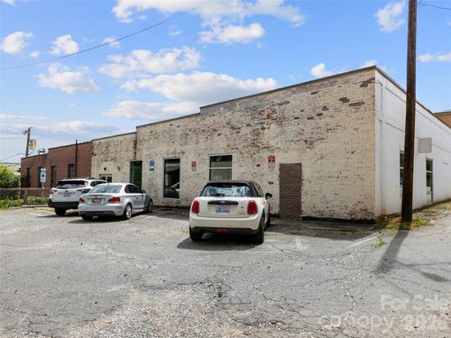 37 N Broad St, Brevard, NC, 28712-3725 | Card Image