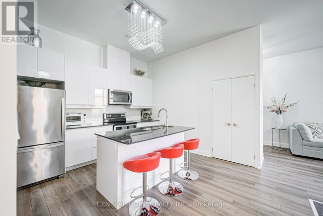 210 - 2910 Highway 7 Road, Condo with 2 bedrooms, 1 bathrooms and 1 parking in Vaughan (Concord) ON | Image 13