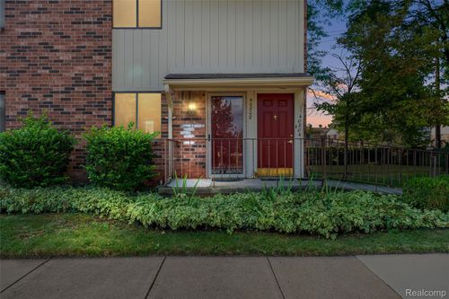 40808 Highpointe Dr, Clinton Township, MI, 48038-2556 | Card Image