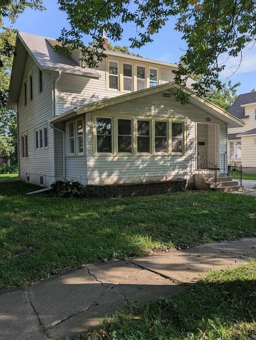 814 Becker Ave Sw, Willmar, MN, 56201-3153 | Card Image