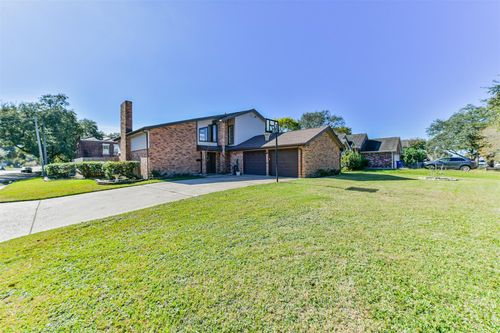 501 12th Ave N, Texas City, TX, 77590-6352 | Card Image