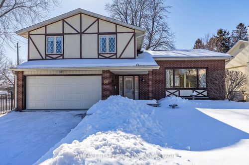 80 Market St, Gananoque, ON, K7G2M3 | Card Image