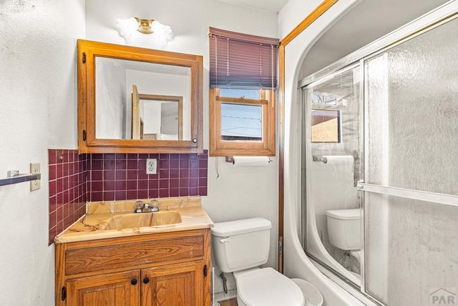 main bathroom near 2nd bedroom and kitchen | Image 16